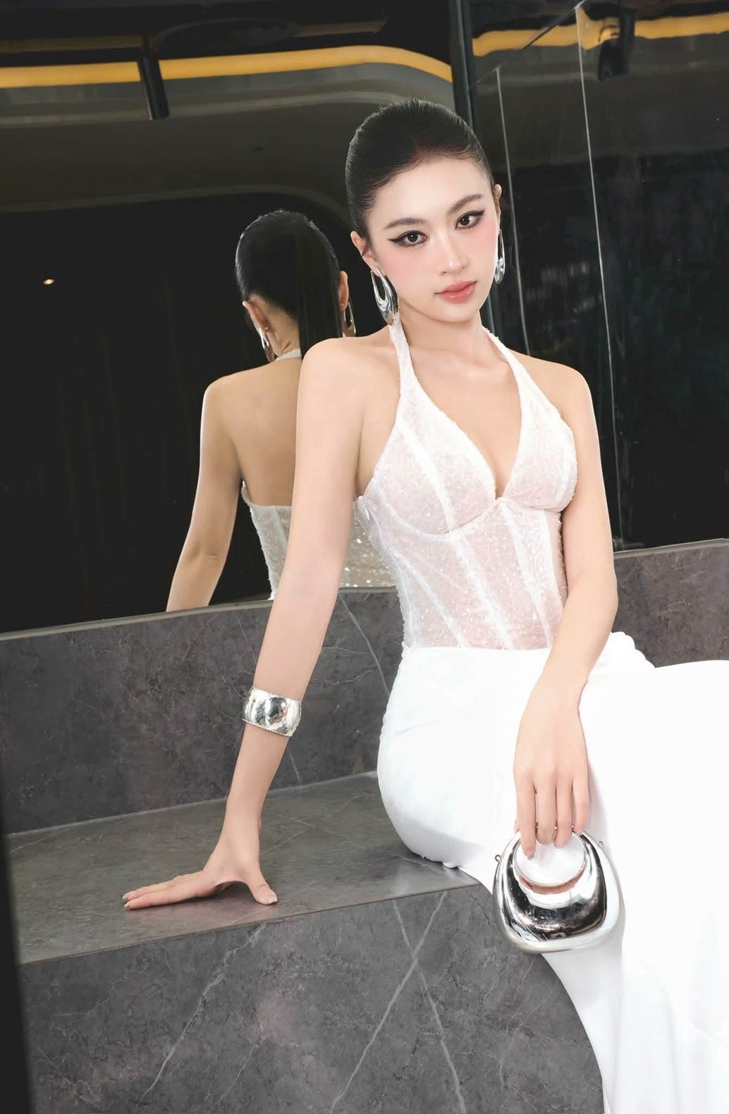 ชุดเดรส ราตรียาว คล้องคอ สีขาว BRAND OBIBI 2272 BKK SIZE M - Image 2