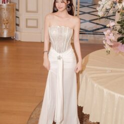 ชุดเดรส ราตรียาว เกาะอก แต่งเพชร สีขาว BRAND OBIBI 2266 BKK SIZE M