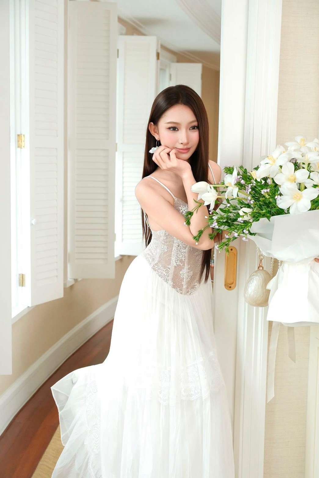 ชุดเดรส ราตรียาว สายเดี่ยว แต่งลูกไม้ สีขาว BRAND OBIBI 2270 BKK SIZE M - Image 8