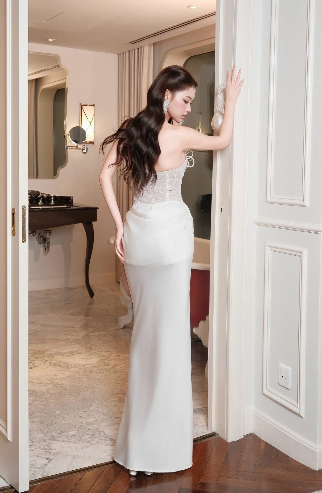 ชุดเดรส ราตรียาว เกาะอก แต่งมุก สีขาว BRAND OBIBI 2271 BKK SIZE M - Image 3