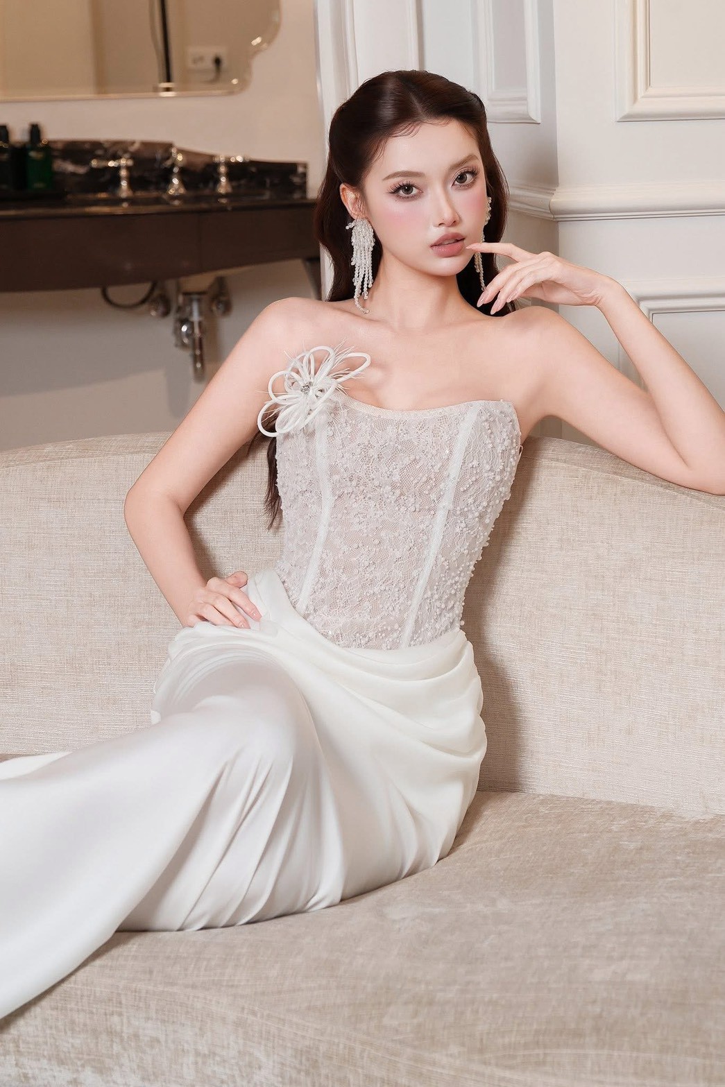 ชุดเดรส ราตรียาว เกาะอก แต่งมุก สีขาว BRAND OBIBI 2271 BKK SIZE M - Image 2