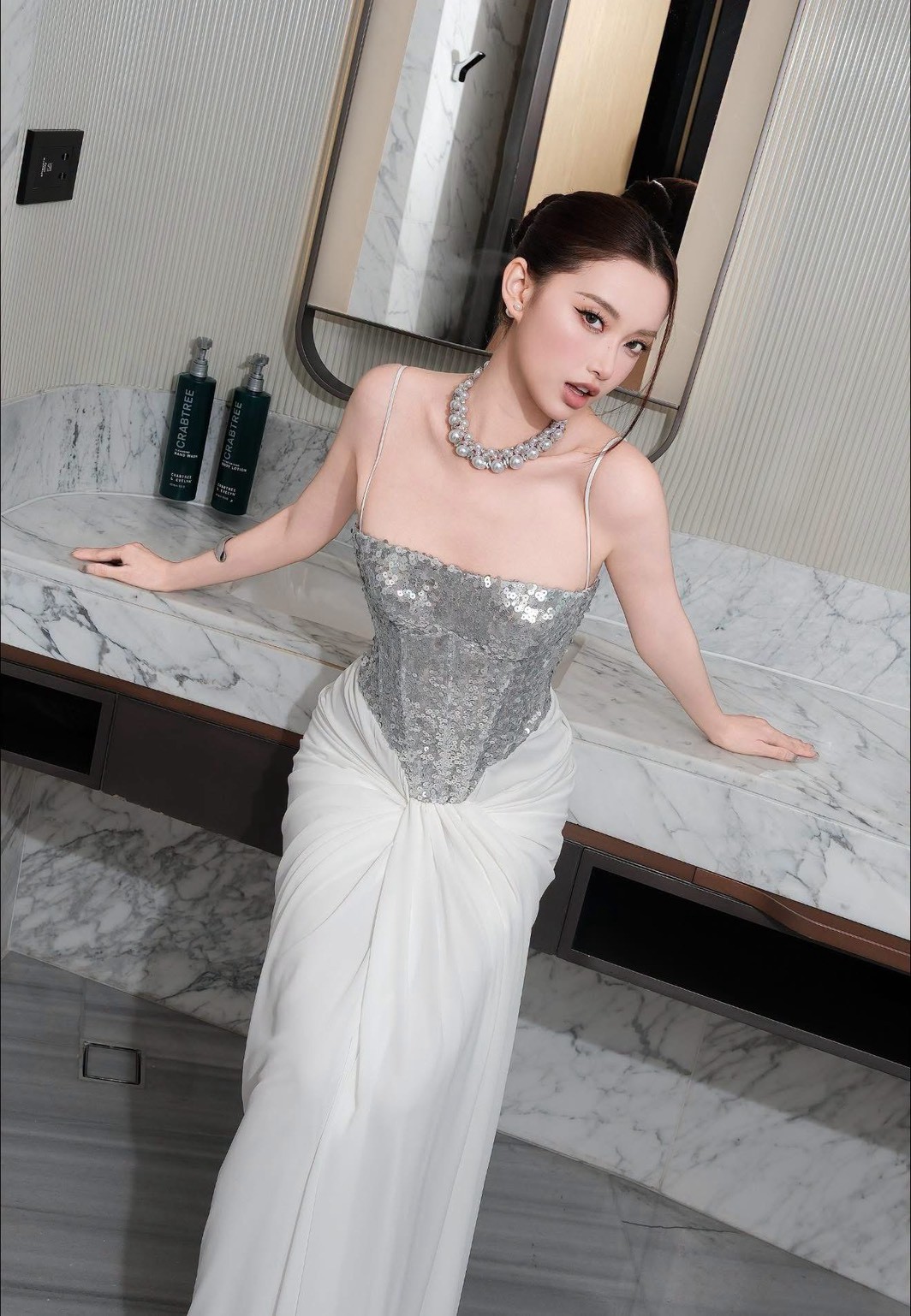 ชุดเดรส ราตรียาว สายเดี่ยว แต่งกลิตเตอร์ สีขาว BRAND OBIBI 2273 BKK SIZE M - Image 4