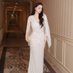 ชุดเดรส ราตรียาว คอวี ผ้าจับจีบ คลุมไหล่ สีขาว BRAND OBIBI 2277 BKK SIZE M