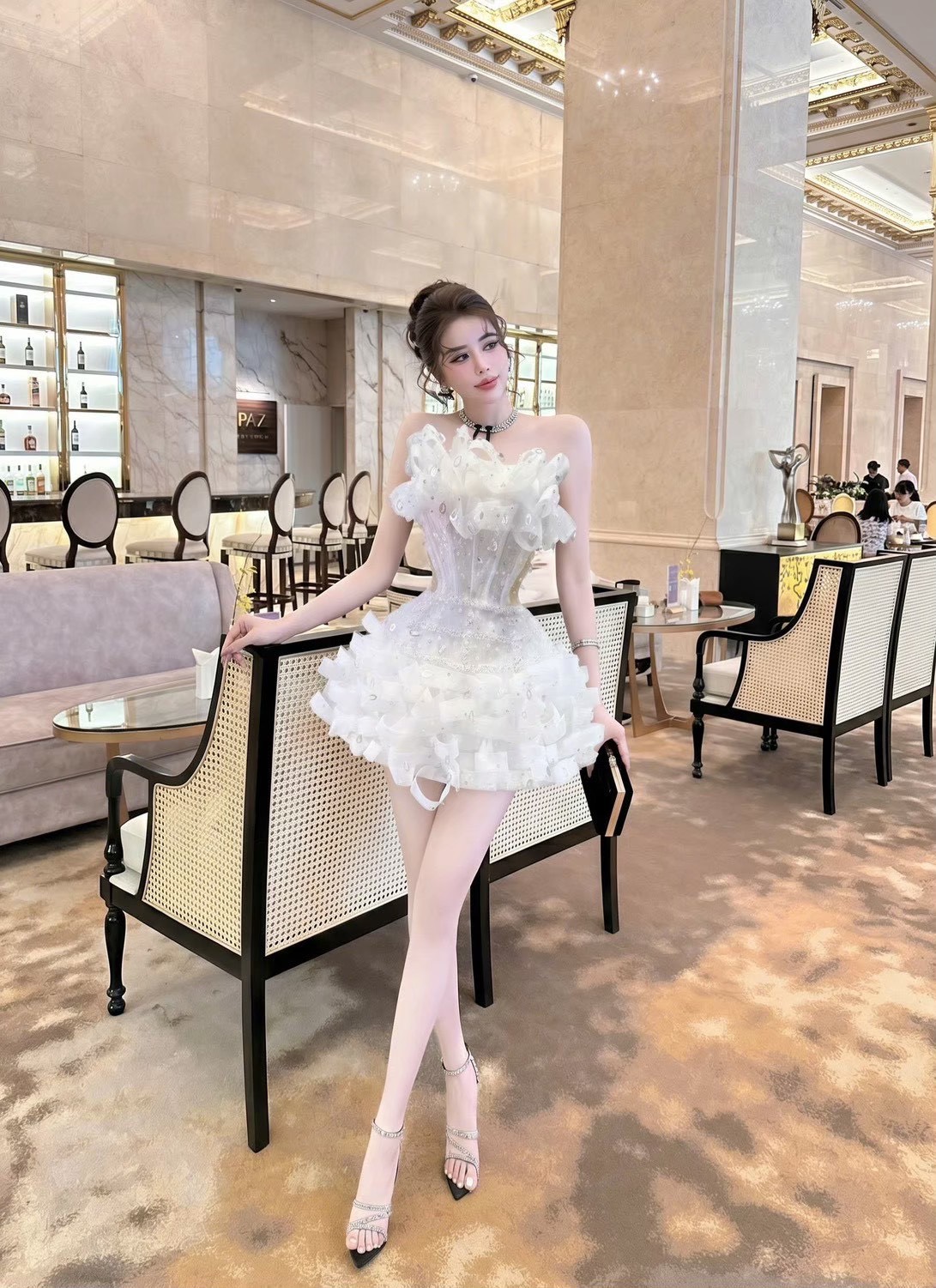 ชุดเดรส เกาะอก แต่งมุก สีขาว สีชมพู สีฟ้า BRAND HISO 2335BKK Size M - Image 2