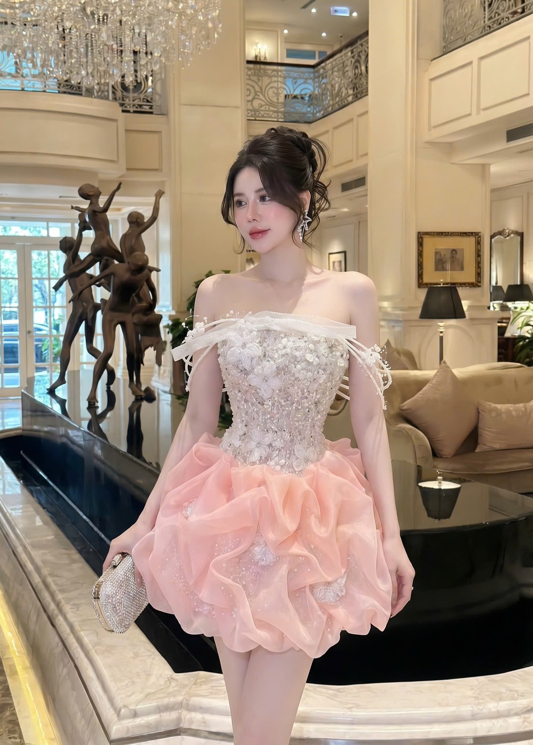ชุดเดรส เกาะอก กระโปรงฟู แต่งมุก กลิตเตอร์ สีชมพู สีขาว Brand HISO 2325BKK Size M - Image 3