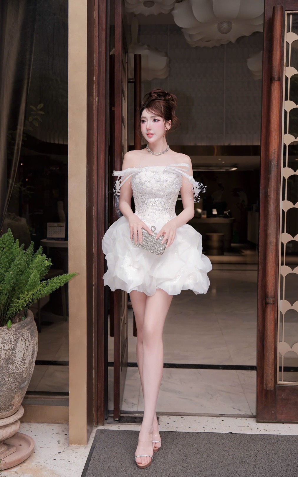 ชุดเดรส เกาะอก กระโปรงฟู แต่งมุก กลิตเตอร์ สีชมพู สีขาว Brand HISO 2325BKK Size M - Image 7
