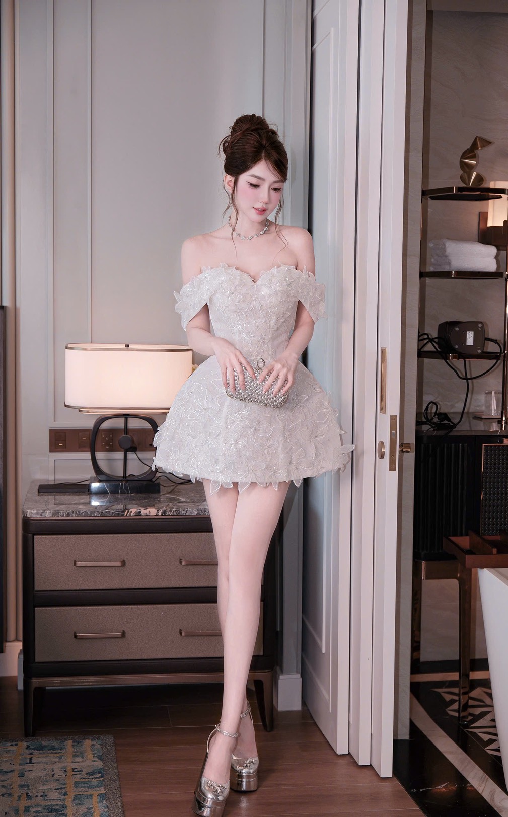 ชุดเดรส ปาดไหล่ แต่งดอก + กลิตเตอร์ BRAND HISO 2332 BKK Size M - Image 4