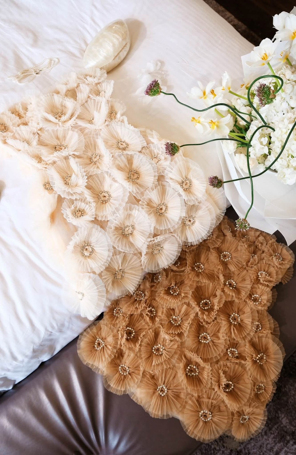 ชุดเดรส สีขาว เกาะอก แต่งดอก-เพชร BRAND OBIBI 2268 BKK SIZE M - Image 7
