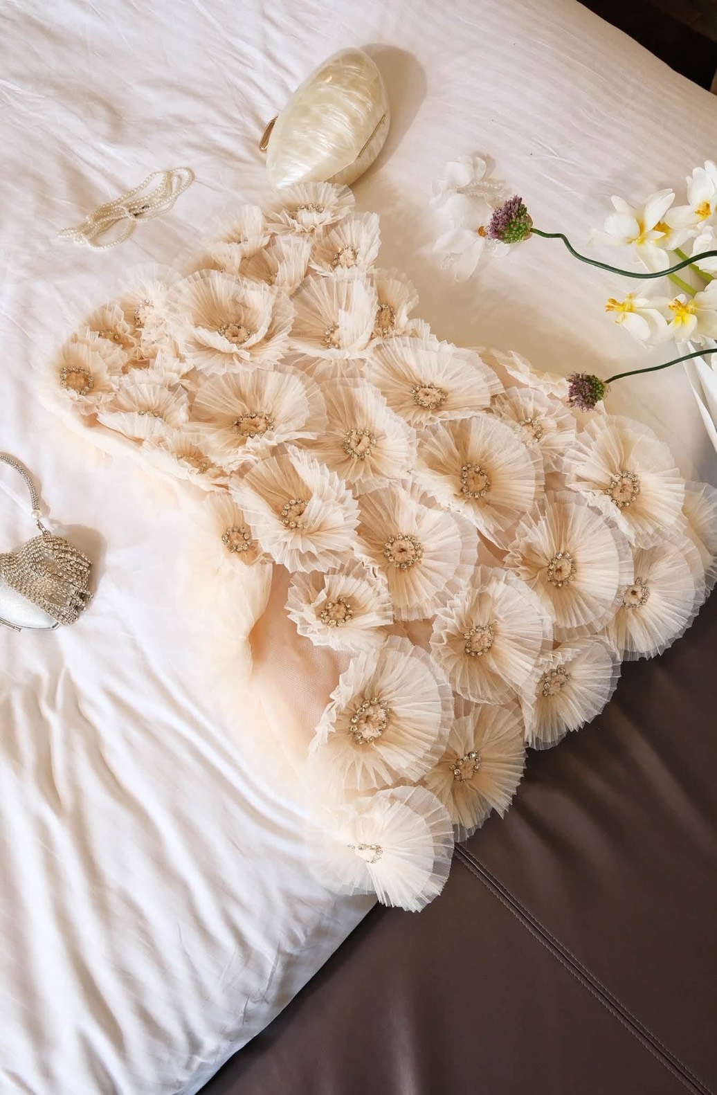 ชุดเดรส สีขาว เกาะอก แต่งดอก-เพชร BRAND OBIBI 2268 BKK SIZE M - Image 8
