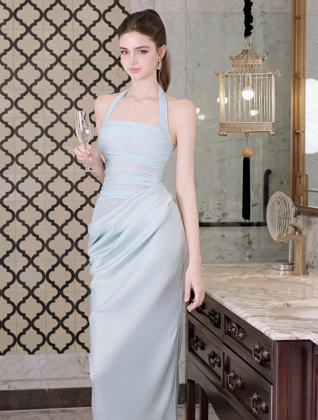 ชุดเดรสยาว ราตรี คล้องคอ เสื้อซีทรู-กระโปรงผ้าซาติน สีแดง,สีฟ้า BRAND OBIBI 2286 BKK SIZE S - Image 4
