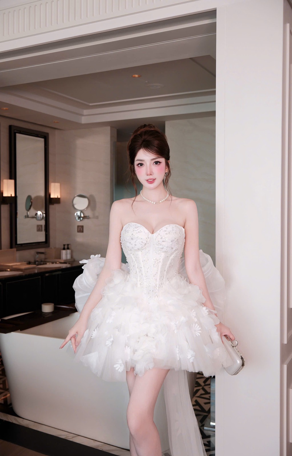ชุดเดรส เกาะอก สีขาว แต่งมุก BRAND HISO 2340 BKK Size M - Image 4