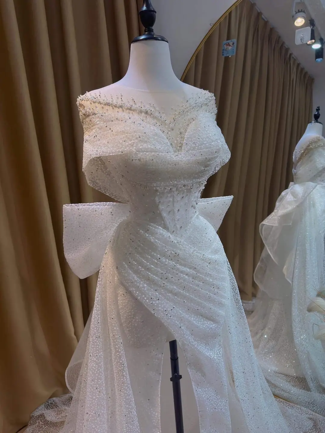 ชุดแต่งงาน ชุดเจ้าสาว แต่งโบว์ สีขาว BRAND HISO 3089 BKK Size L-XL - Image 4