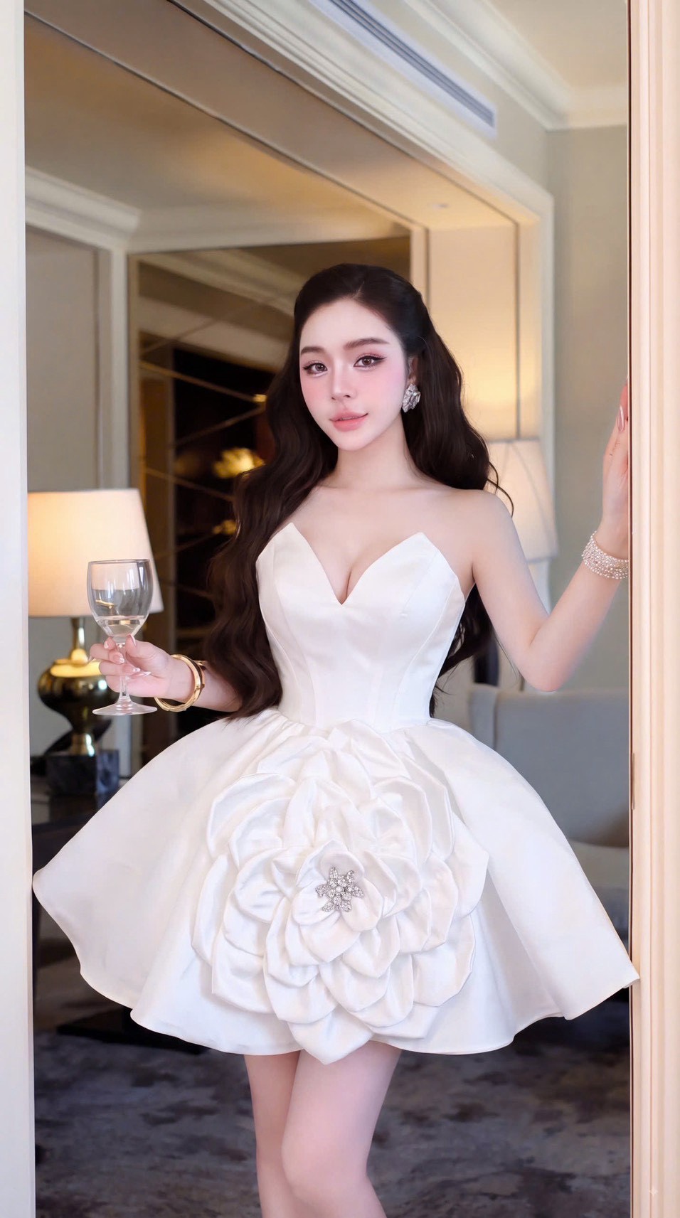 ชุดเดรส เกาะอก กระโปรงแต่งดอก สีขาว Brand HISO 2345 BKK Size S-M - Image 2